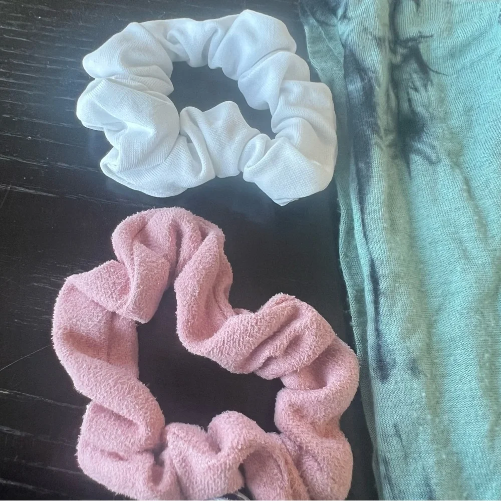✅ Set of 3 Hair Scrunchies and Tie-Dye Headband